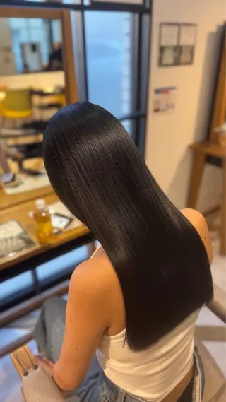 ロング せいと/ウルフ/ ハイトーン/艶髪のヘアスタイル