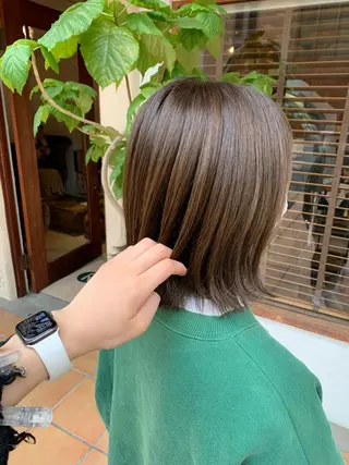 ミディアム カラー putri 川邉 優花のヘアスタイル