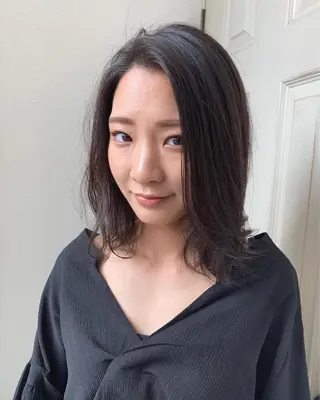 ミディアム カラー fio マナミのヘアスタイル