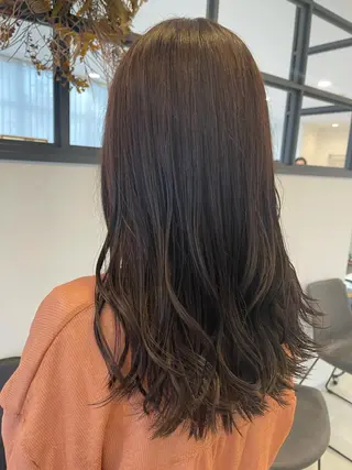 セミロング カラー 由比藤理子 ブリーチカラー🌈のヘアスタイル