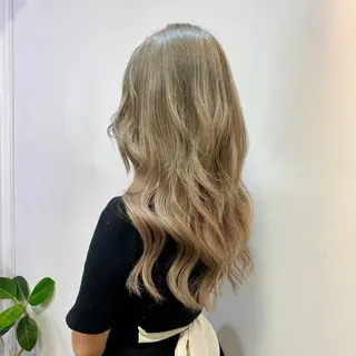 ロング カラー 小川 ひかるのヘアスタイル