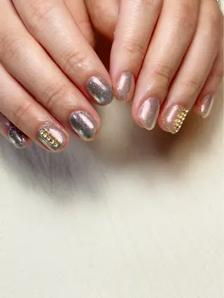 ネイル Tiny Glowのネイルデザイン