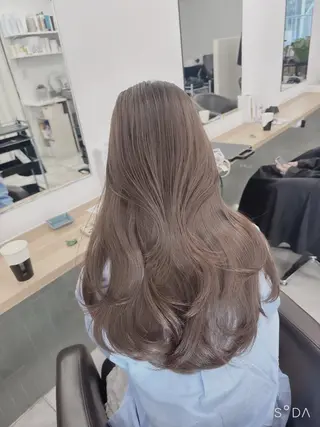 セミロング 外苑前NO.1艶髪 透明感カラーのヘアスタイル