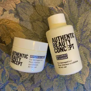 ミディアム カラー BRITS 渡辺 菜々子のヘアスタイル