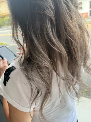 ロング カラー 坂田 優子のヘアスタイル