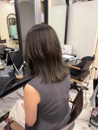 ミディアム カラー GIFT OMOTESANDO所属・秋月 いなのヘアスタイル