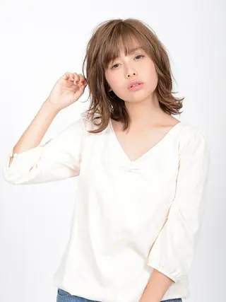 ミディアム カラー 黒川 真実のヘアスタイル