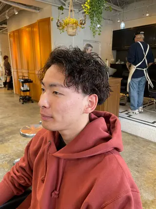 ミディアム パーマ メンズ RIN／韓国ヘア レイヤーカットのヘアスタイル