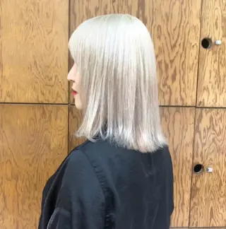 ミディアム カラー ブリーチ、パーマ 西部笑のヘアスタイル