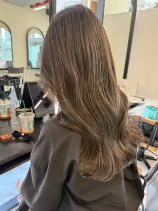 カラー GIFT OMOTESANDO所属・秋月 いなのヘアスタイル