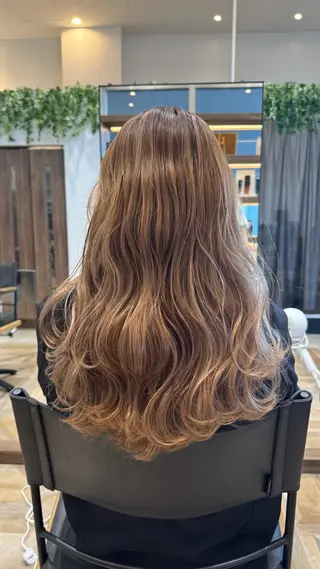 ロング カラー 鈴木 佐菜のヘアスタイル