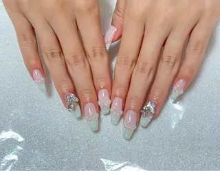 ネイル VIERU 🌈🎀💖のネイルデザイン