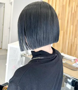 ショート カラー ぱつっとボブ/ 小野あかねのヘアスタイル