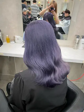 セミロング 寒色＆ブリーチ特化 寒色MiOのヘアスタイル