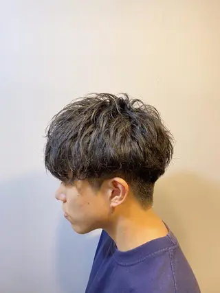 ショート パーマ メンズ 佐藤 貴太のヘアスタイル