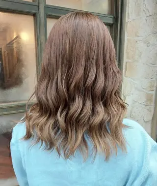 セミロング カラー grow上野御徒町【グロウ】所属・ブリーチ・ハイトーン 特化🎉内山のヘアスタイル