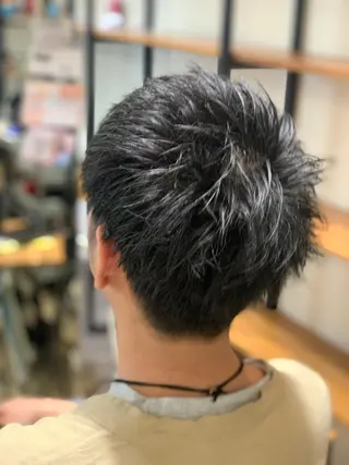 ショート メンズ ハイライト✨髪質改善 TAKAさんです😊のヘアスタイル