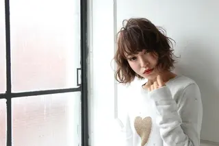 ミディアム due hair 京都駅前店 MILBON オージュア認定サロン【デューヘアー】所属・ハイトーンブリーチ 土坂　由志【京都】のヘアスタイル