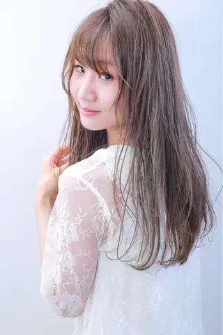 ロング カラー 伊藤 裕貴のヘアスタイル