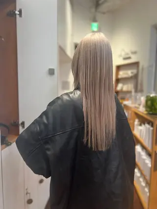 ロング カラー Lin'ne所属・竹内梓／パーマ ／ハイトーンのヘアスタイル