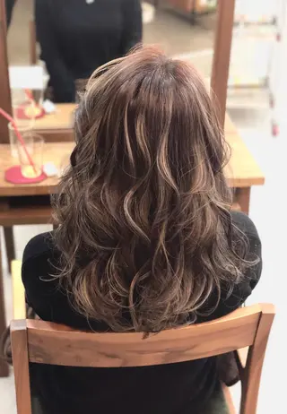 ロング カラー ヘアアレンジ Bro所属・佐藤 輝幸のヘアスタイル