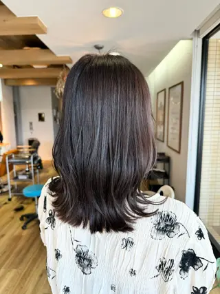 セミロング カラー ツキダテ ユイのヘアスタイル