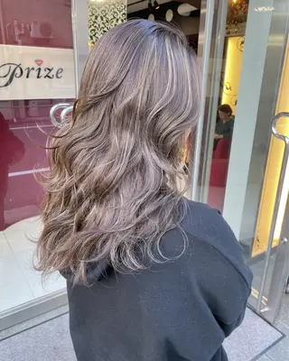 セミロング トップスタイリスト 小澤純一のヘアスタイル