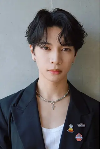 ショート メンズ RIKI/センター パート/メンズパーマのヘアスタイル