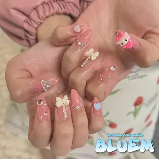 ネイル BLUEM なな🐶のネイルデザイン