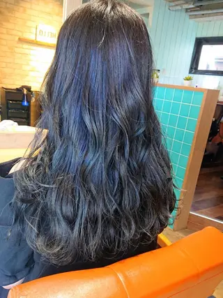 ロング カラー alushe 岡 陽子のヘアスタイル