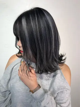 セミロング カラー _WHITE 高槻のヘアスタイル