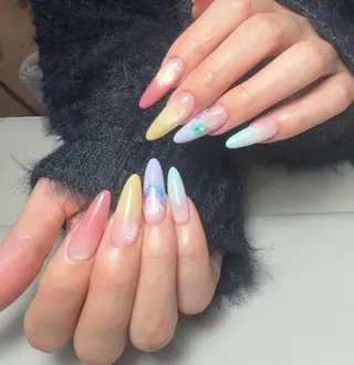 ネイル AngelChris ビューティーサロンのネイルデザイン