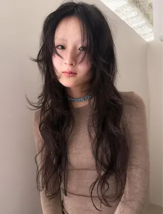 ロング 山田 麻椰のヘアスタイル