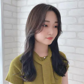 セミロング カラー abilita AZUSAのヘアスタイル