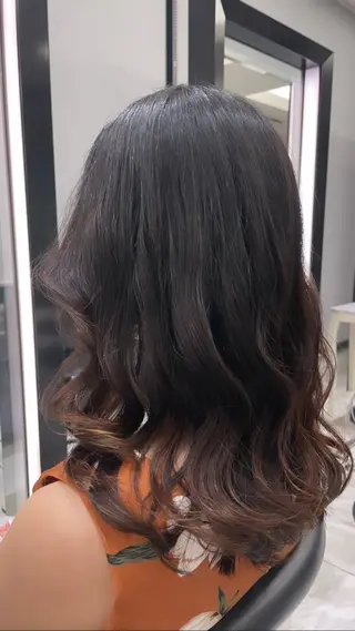 セミロング パーマ コテ巻きパーマ 藤野佑成のヘアスタイル