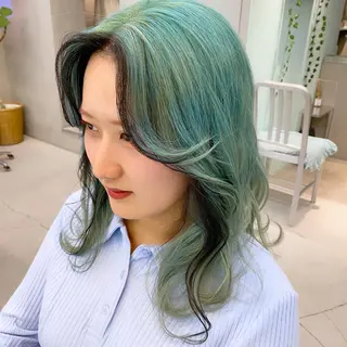 セミロング カラー 岡野 静華のヘアスタイル
