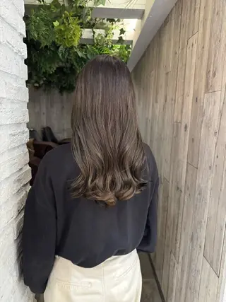 セミロング カラー REBECCA 宮崎伊玖のヘアスタイル