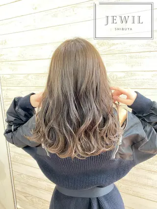 ミディアム レイヤー/ショート カット/服部タカノリのヘアスタイル