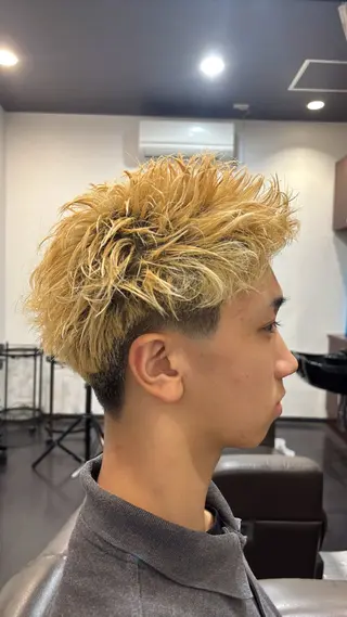 ショート カラー パーマ 鼎一真ハイトーン/ パーマ/何でも屋さんのヘアスタイル