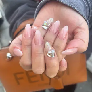 ネイル JILL 河内花園店所属・yuna ⭐︎のネイルデザイン