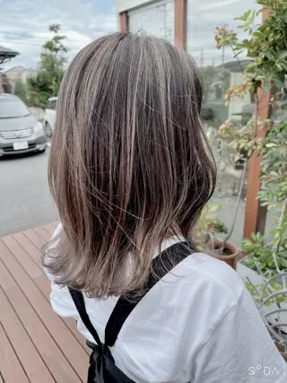 セミロング 市川 瞳のヘアスタイル