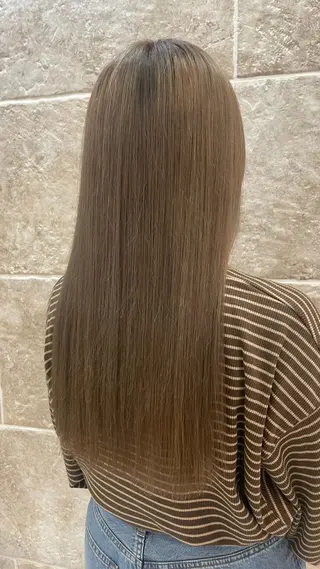 ロング カラー 松田 唯叶のヘアスタイル