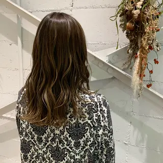 セミロング カラー ayano ．のヘアスタイル