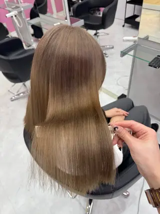 ミディアム 𝐘𝐮𝐤𝐢 ベージュ系カラーのヘアスタイル