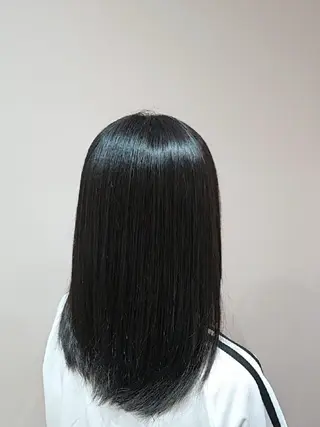 セミロング パーマ 薄葉 美菜子のヘアスタイル