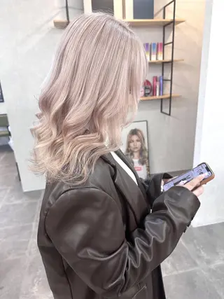 ミディアム カラー ヘアアレンジ ハイトーン カラーのヘアスタイル