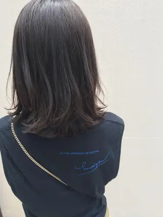 ミディアム カラー THE DAY所属・AKI HASHIMOTOのヘアスタイル