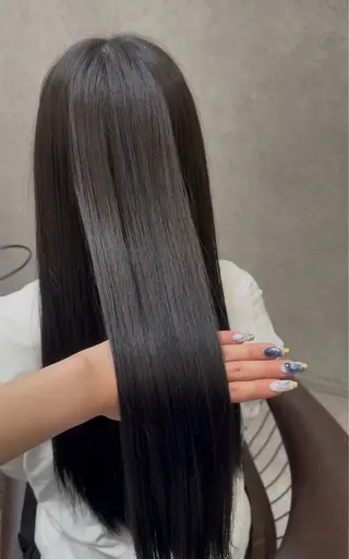 ロング Nanami / ベージュ/グレージュのヘアスタイル