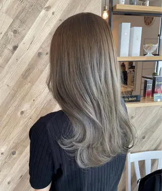 カラー なつ / ハイライト / 髪質改善カラーのヘアスタイル