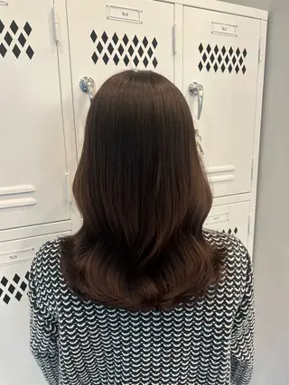 ミディアム カラー 宇田川 結菜のヘアスタイル